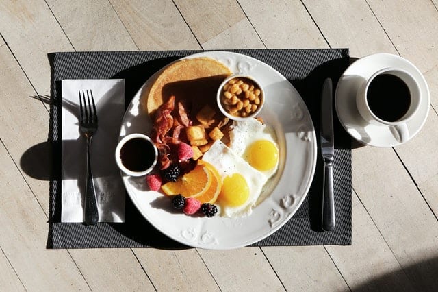 Why eating breakfast is linked to being healthier